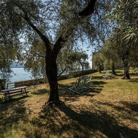 Oleandro Apartment Directly On The Lake Gargnano Eksteriør billede